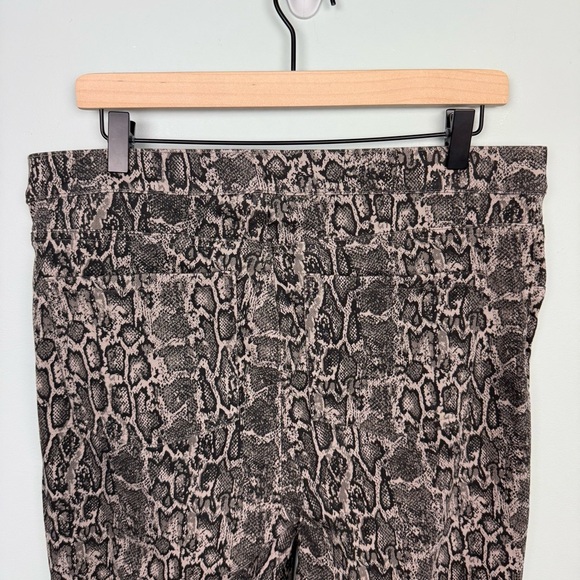 Spanx Jean-ish Ankle Leggings in Python Snake Print Size 1X - Picture 5 of 8